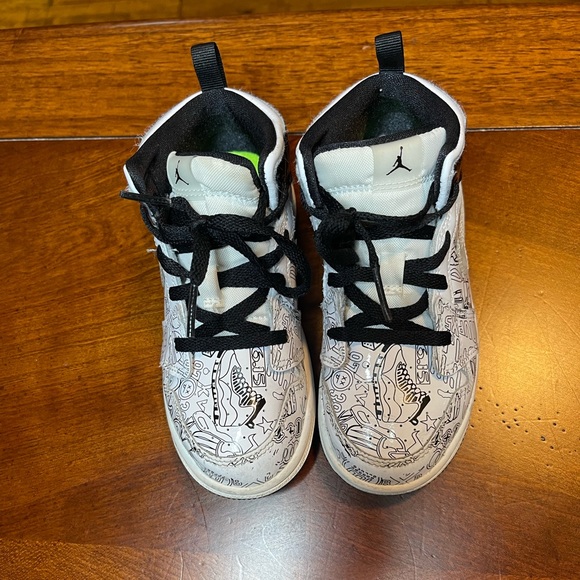 Jordan 1s toddler. Gently worn - Picture 8 of 9